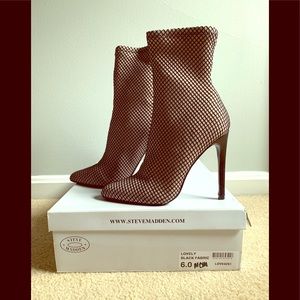 Fitted nylon bootie